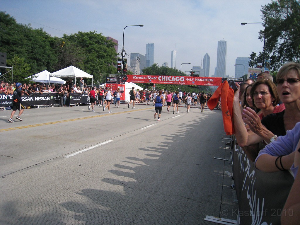 Chicago Rock N Roll 2010 0600.jpg - The Chicago Rock 'N Roll Half Marathon was held on August 1, 2010. A beautiful day, but hot, and a lousy race.